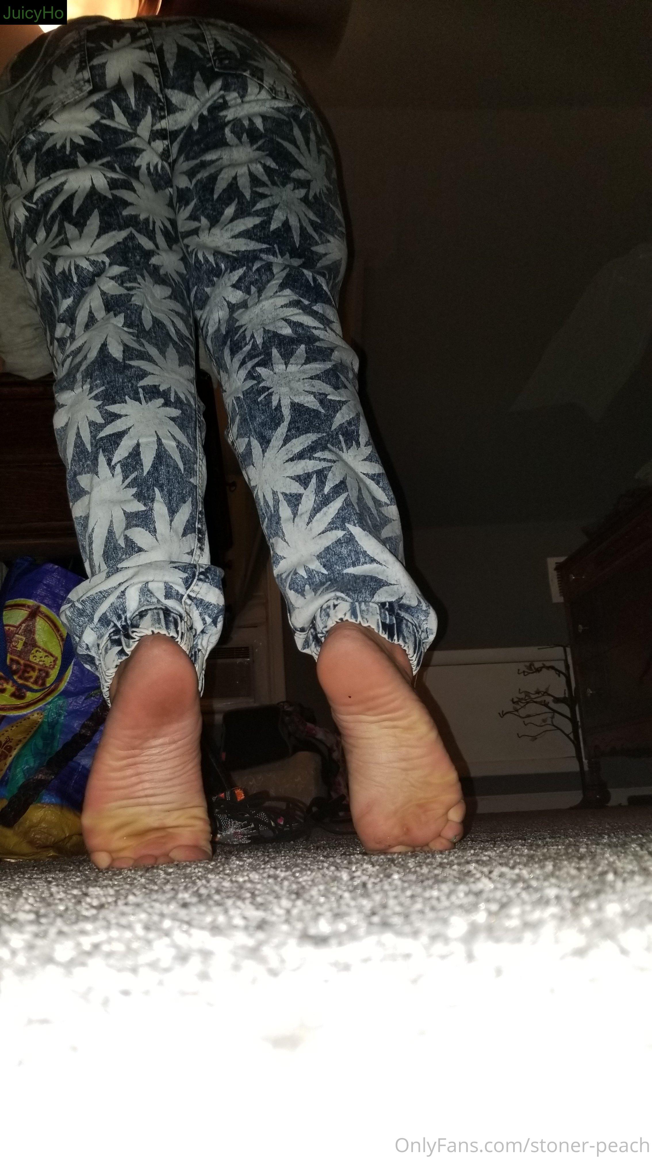 stoner-peach feet