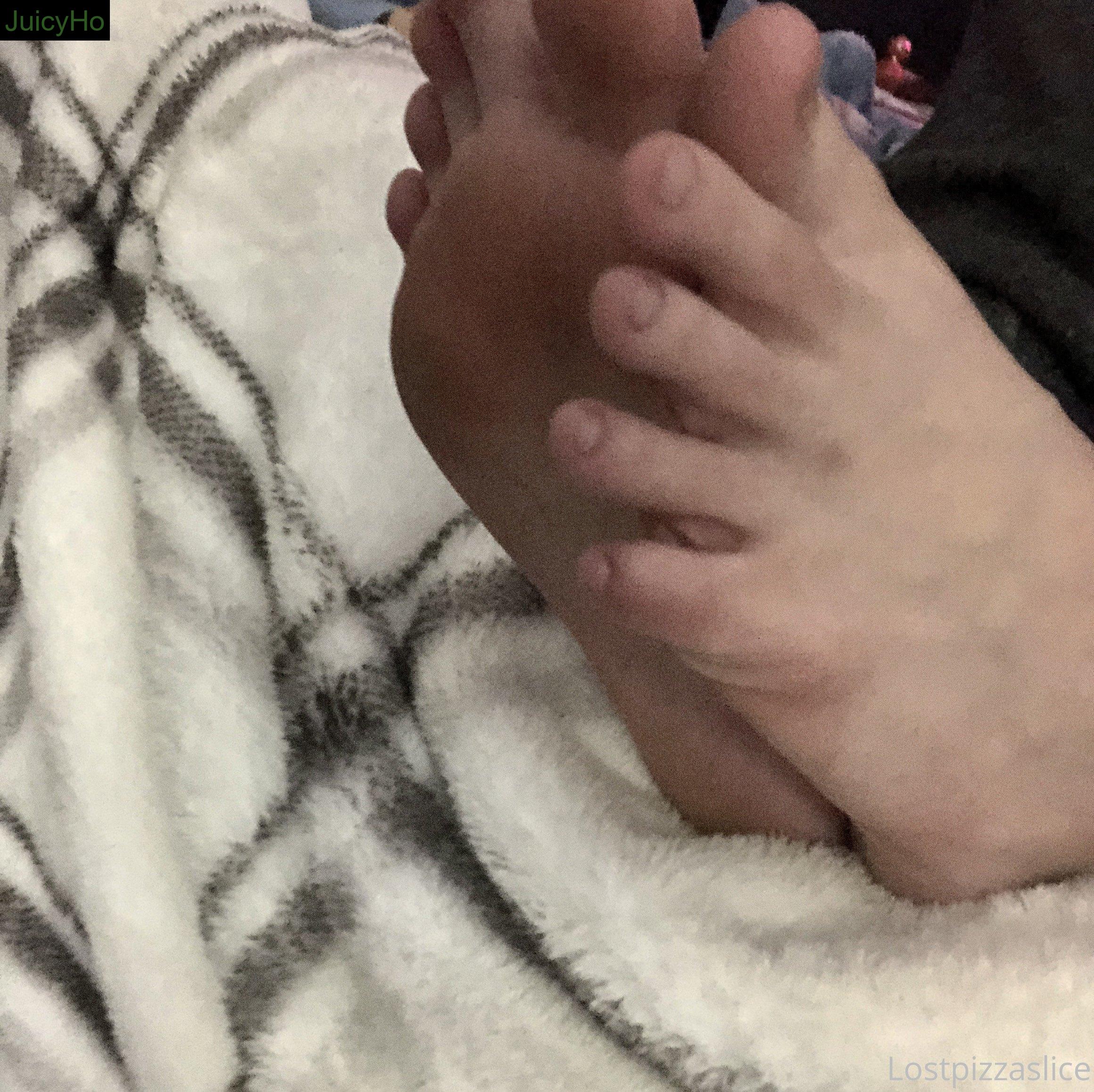 lostpizzaslicez feet