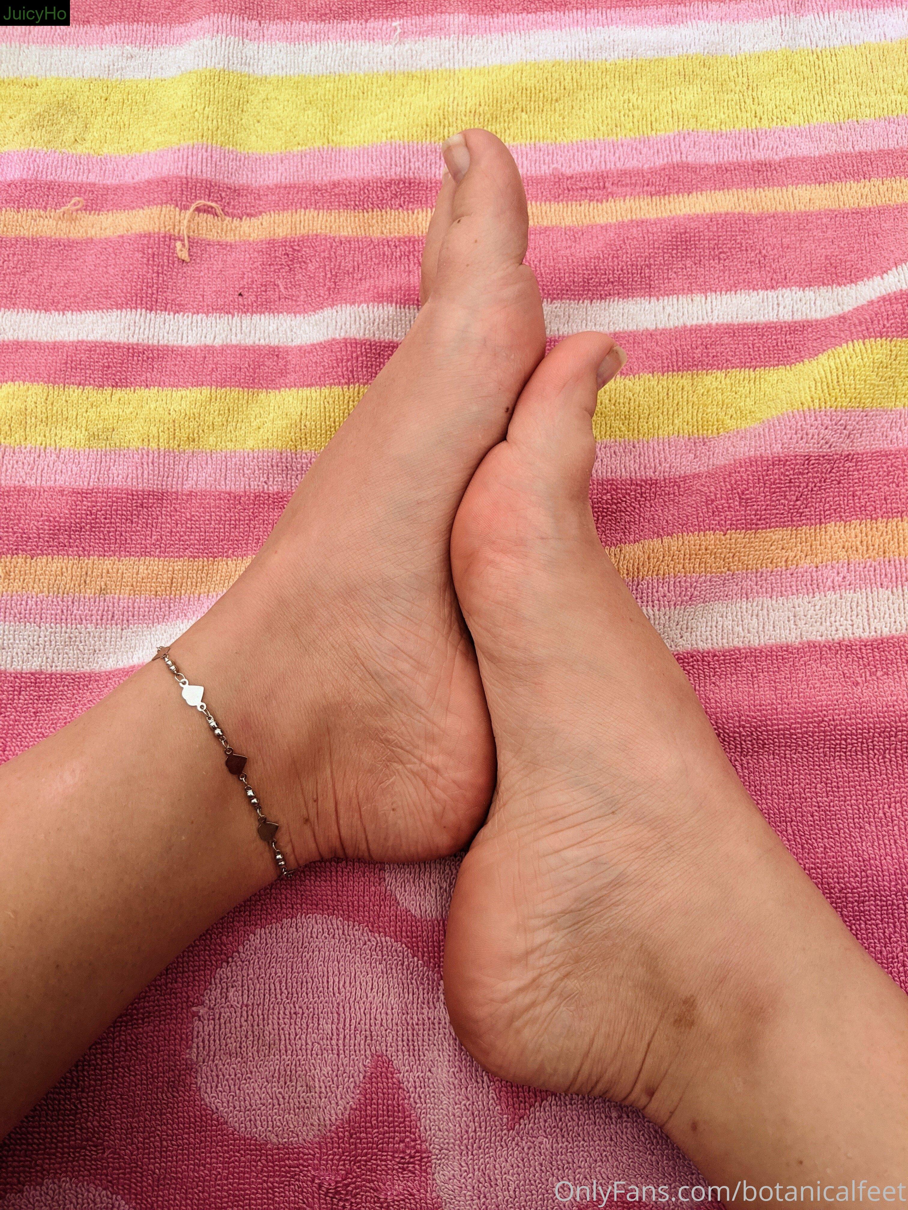 mommymilktruck feet