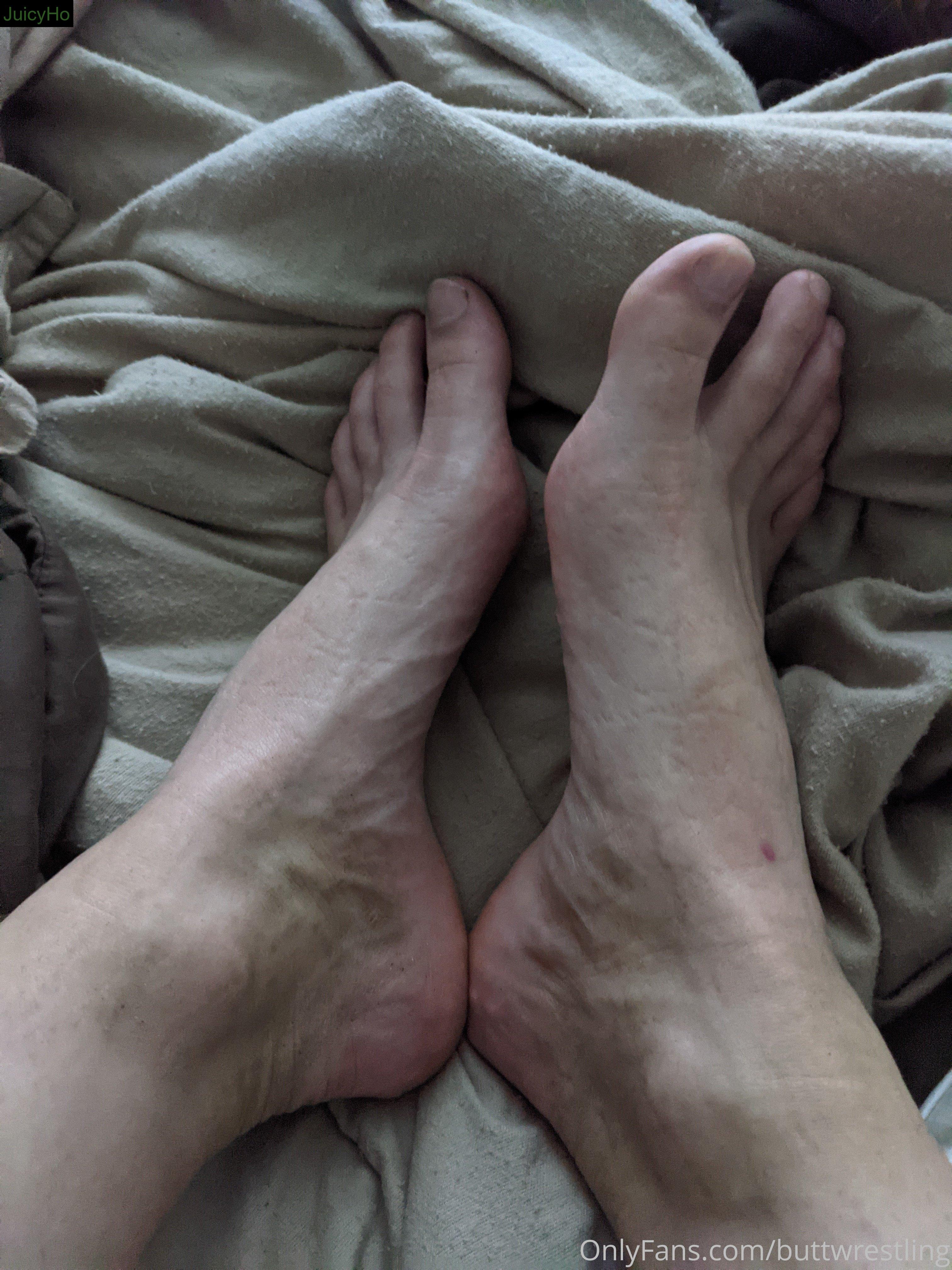 buttwrestling feet