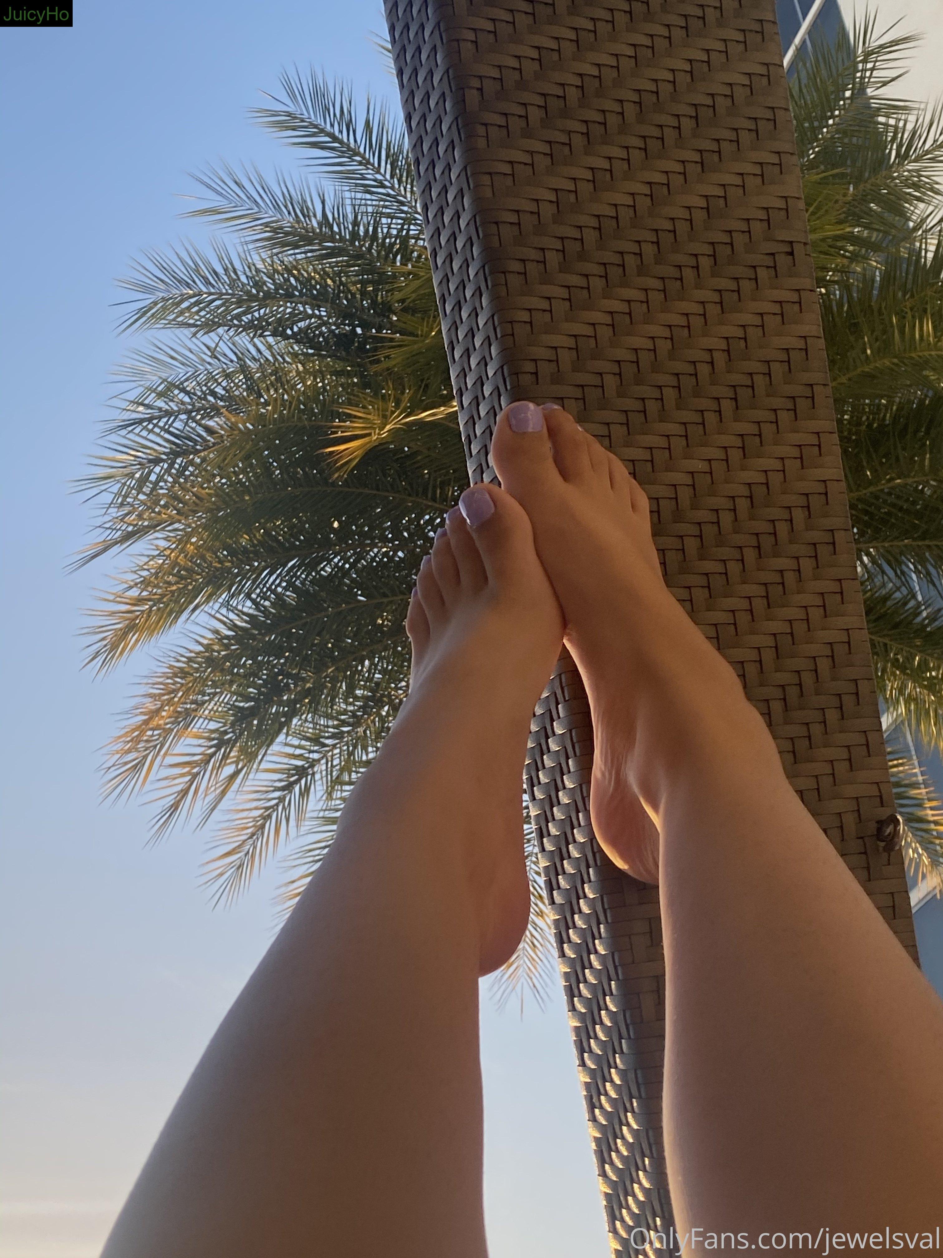 jewelsval feet