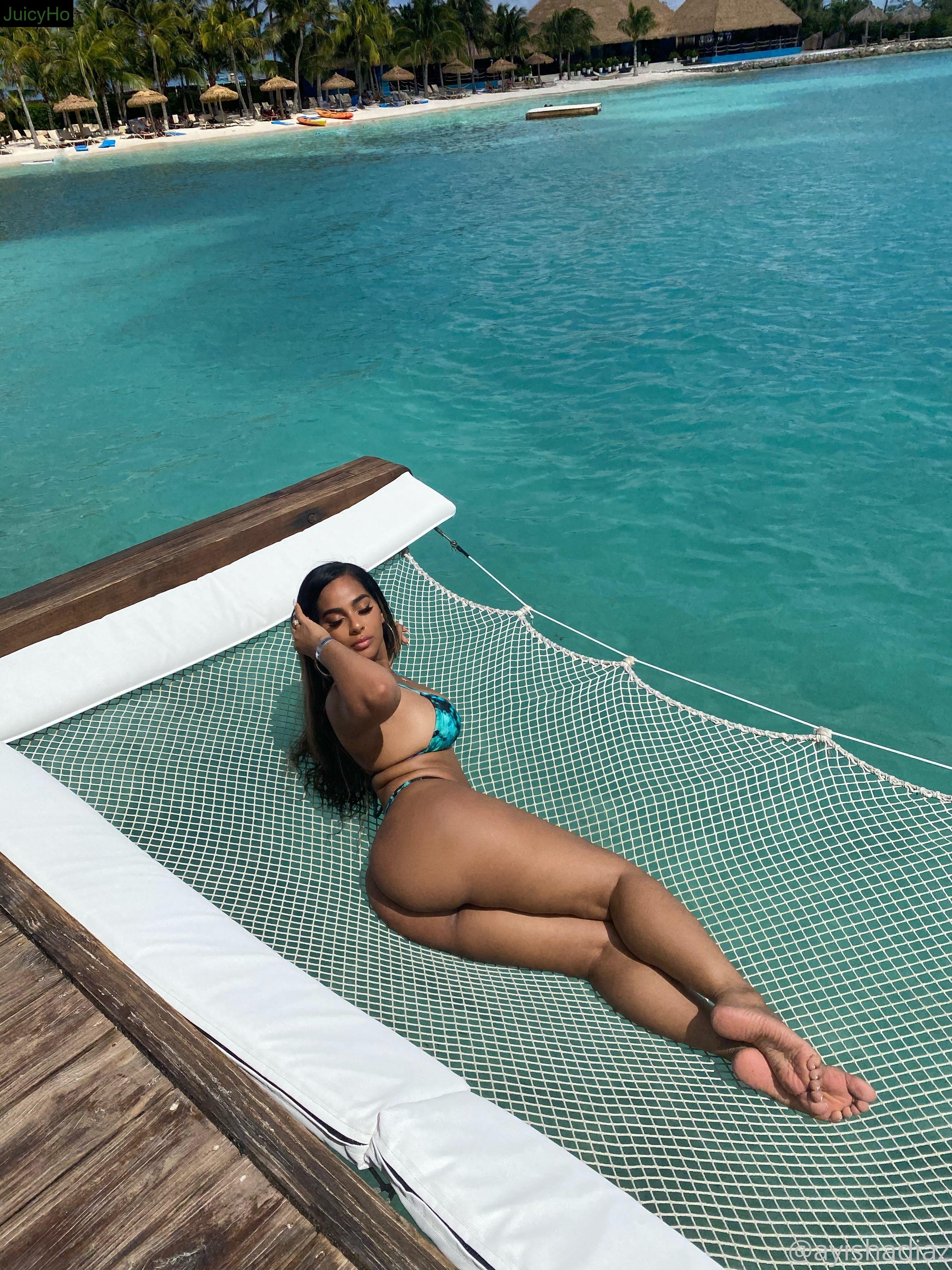 ayishadiaz feet