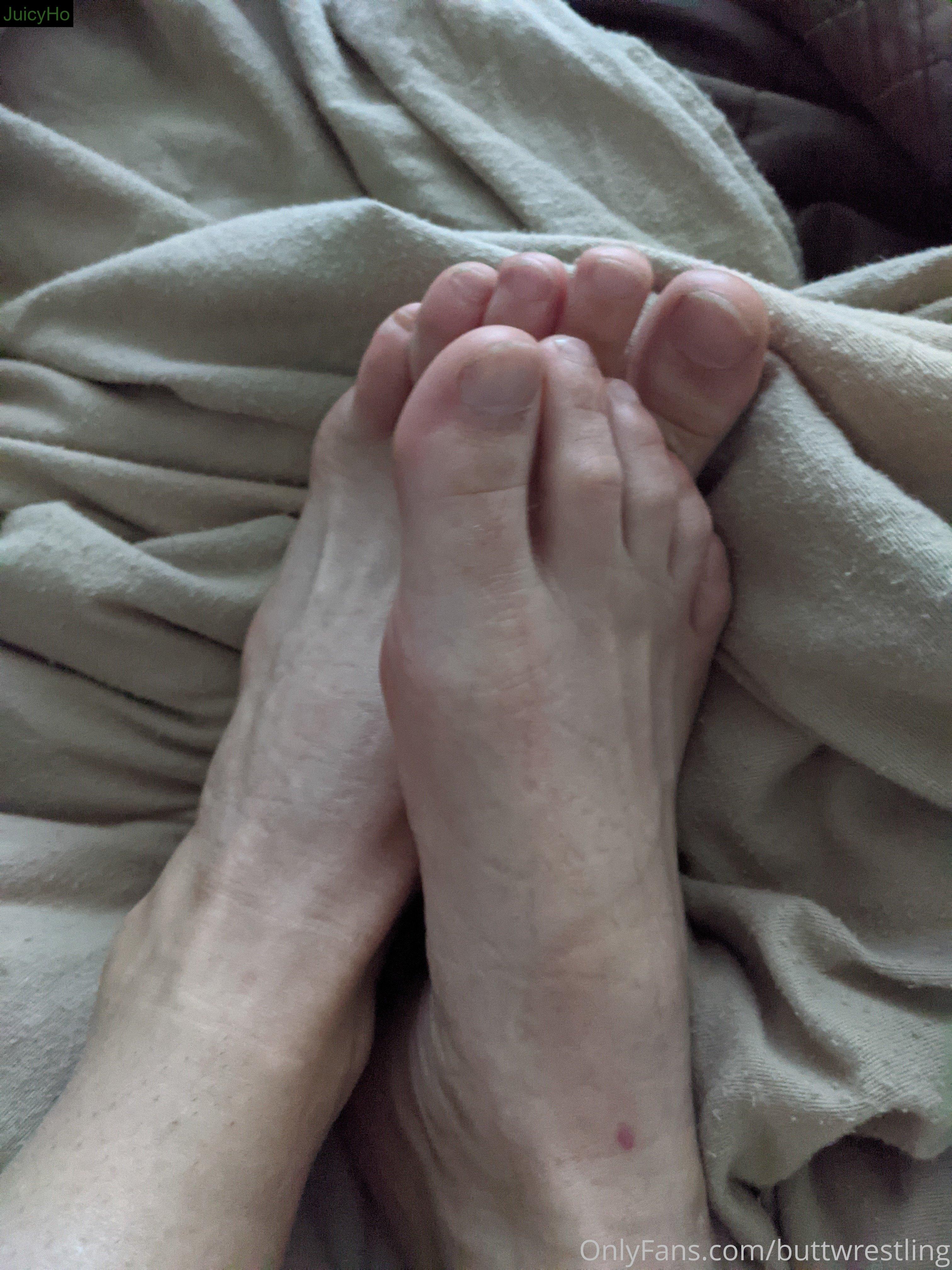 buttwrestling feet