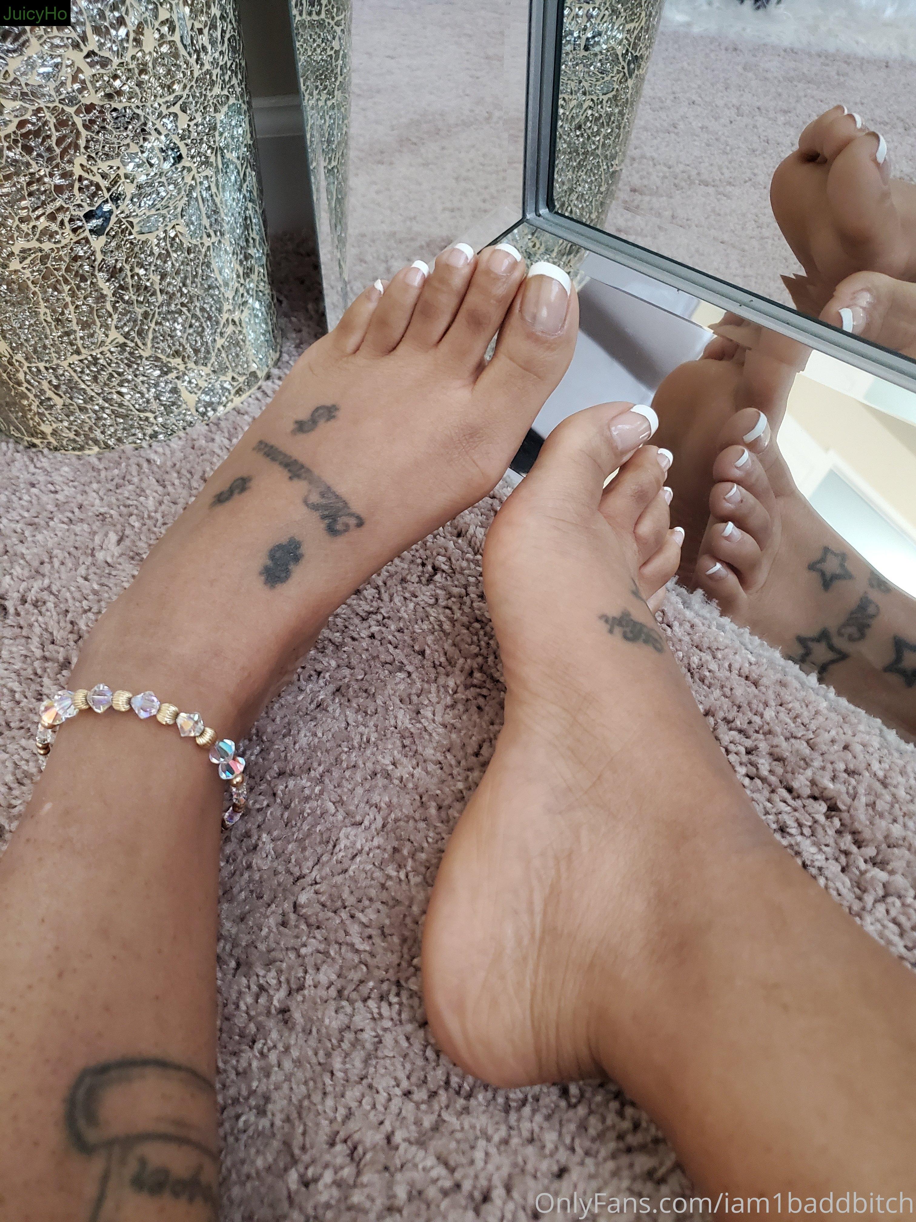 iam1baddbitch feet