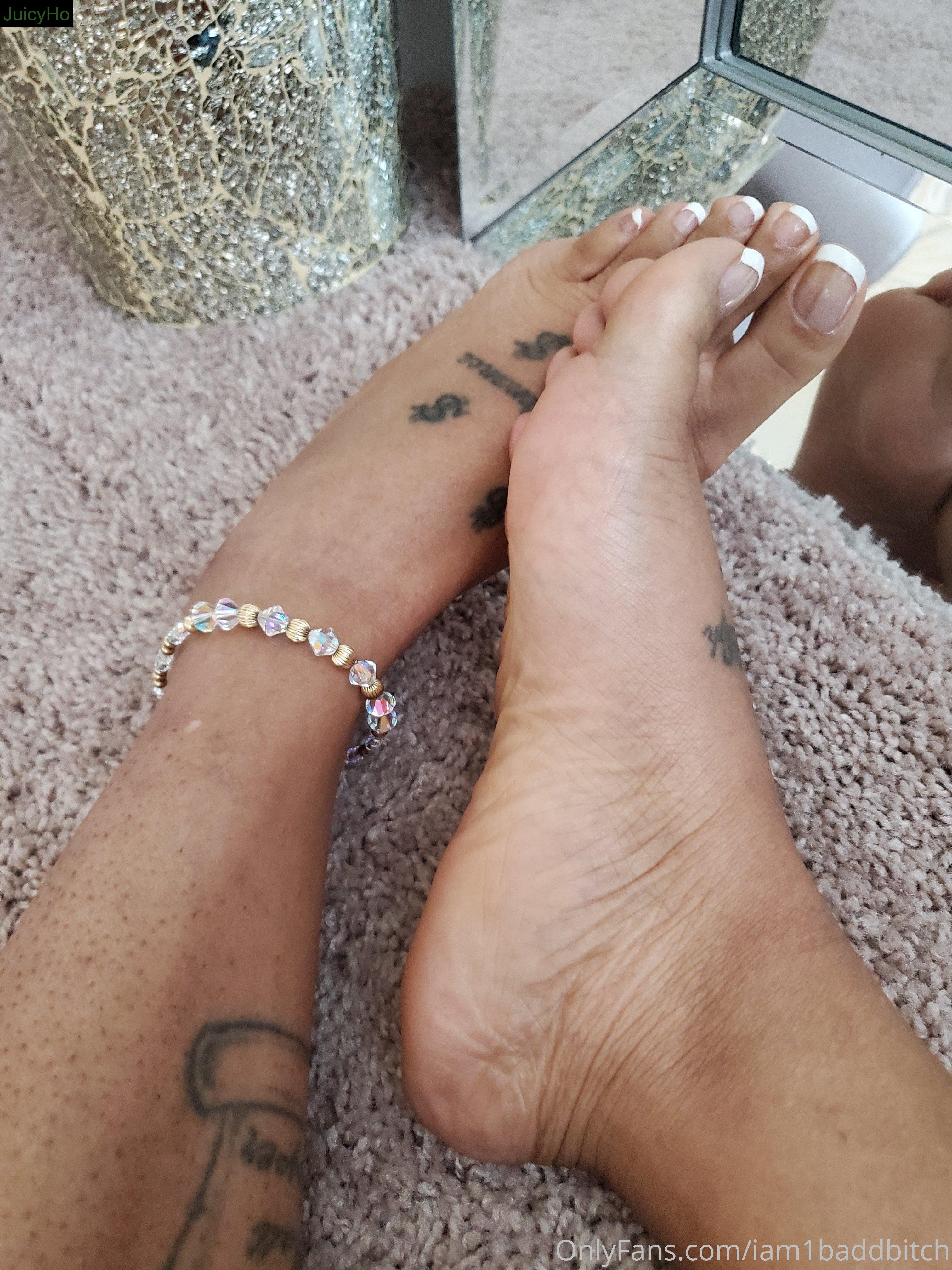 iam1baddbitch feet