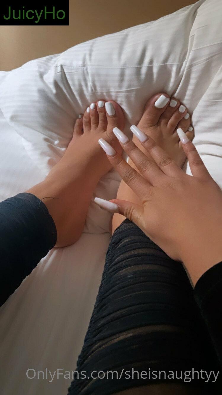 sheisnaughtyy feet